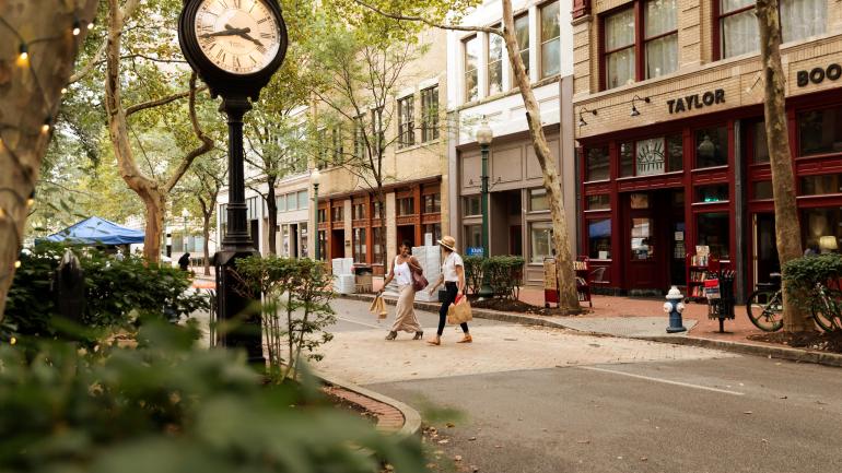 Shopping along a scenic street in Charleston, West Virginia Shopping along a scenic street in Charleston, West Virginia