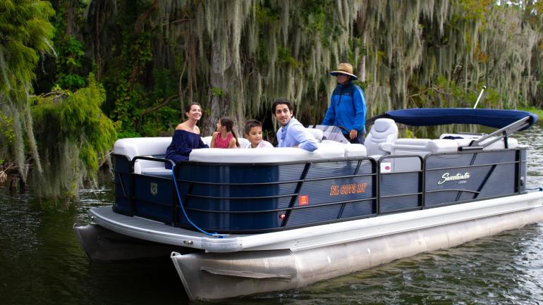Cercado pela natureza em um passeio de barco com a The Living Water Boat Cruises Cercado pela natureza em um passeio de barco com a The Living Water Boat Cruises