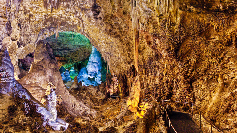 Otherworldly underground formations in Carlsbad Caverns National Park Otherworldly underground formations in Carlsbad Caverns National Park