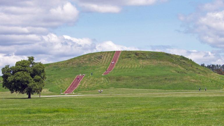 L’imposant Cahokia Mounds State Historic Site L’imposant Cahokia Mounds State Historic Site