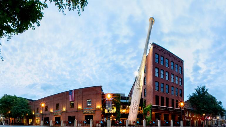 The towering Louisville Slugger baseball bat at the entrance to the museum and factory The towering Louisville Slugger baseball bat at the entrance to the museum and factory