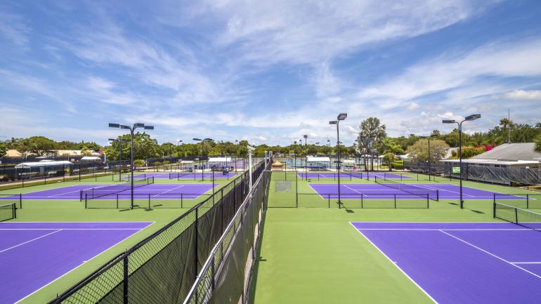 Un large panel de terrains de tennis parfaitement entretenus à l’IMG Academy Un large panel de terrains de tennis parfaitement entretenus à l’IMG Academy