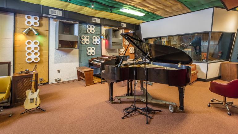 Piano inside the Muscle Shoals Sound Studio in Sheffield, Alabama Piano inside the Muscle Shoals Sound Studio in Sheffield, Alabama