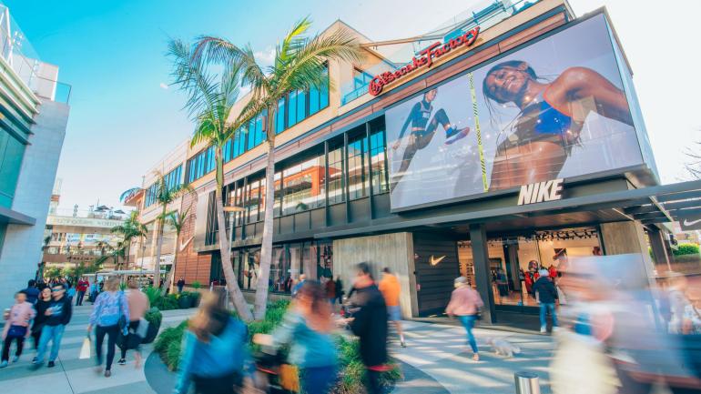 Shoppers exploring the open-air walkways of Santa Monica Place Shoppers exploring the open-air walkways of Santa Monica Place