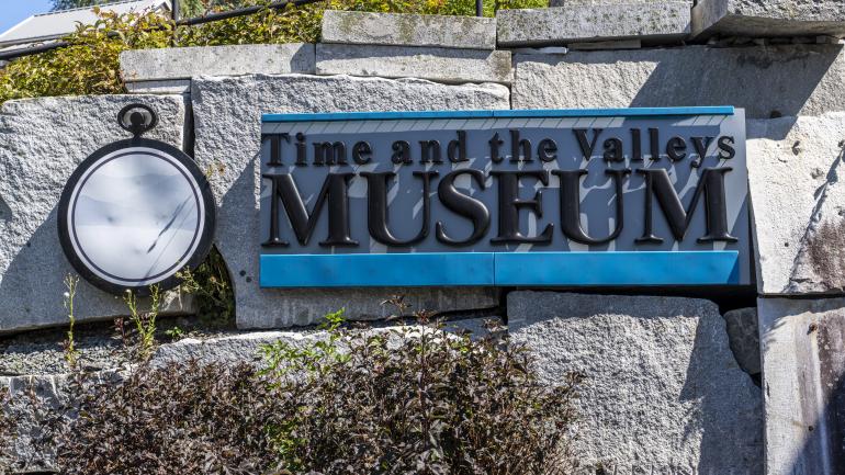 Schild am Eingang zum Time and the Valleys Museum Schild am Eingang zum Time and the Valleys Museum