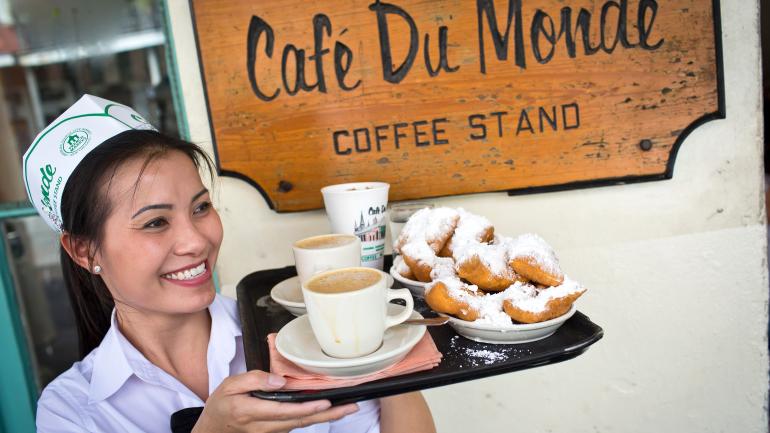 Los famosos café y beignets en Café Du Monde Los famosos café y beignets en Café Du Monde