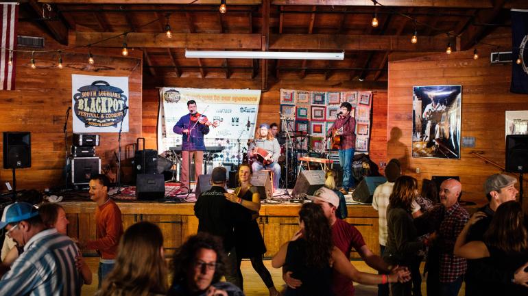Los eventos, como el Blackpot Festival & Cookoff en Lafayette, reúnen a las comunidades de Luisiana para disfrutar de la comida y divertirse Los eventos, como el Blackpot Festival & Cookoff en Lafayette, reúnen a las comunidades de Luisiana para disfrutar de la comida y divertirse