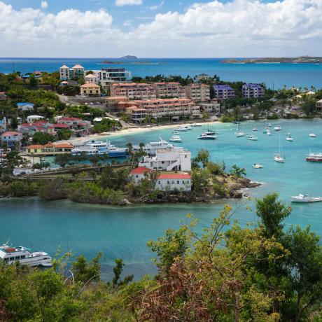 Vue du magnifique port de Cruz Bay à St. John