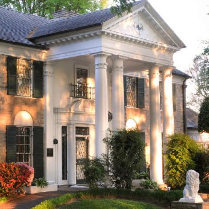 The gracious entry to Elvis Presley’s famed Graceland The gracious entry to Elvis Presley’s famed Graceland