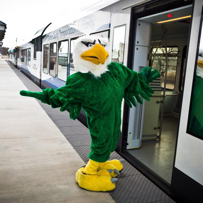 Scrappy, el águila mascota de la UNT Scrappy, el águila mascota de la UNT