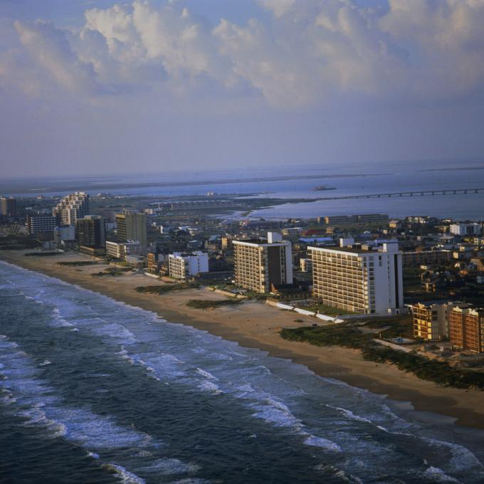 El punto más ancho en South Padre Island mide solo 804 metros. El punto más ancho en South Padre Island mide solo 804 metros.