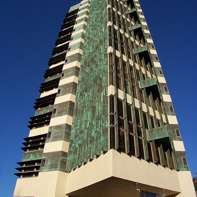 Frank Lloyd Wright designed exactly one skyscraper, Bartlesville's 19-story Price Tower. Frank Lloyd Wright designed exactly one skyscraper, Bartlesville's 19-story Price Tower.