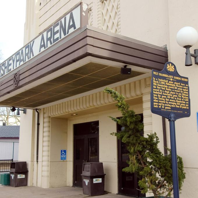 Wilt Chamberlain’s famous 100-point basketball game was played in Hersheypark Arena on March 2, 1962. Wilt Chamberlain’s famous 100-point basketball game was played in Hersheypark Arena on March 2, 1962.