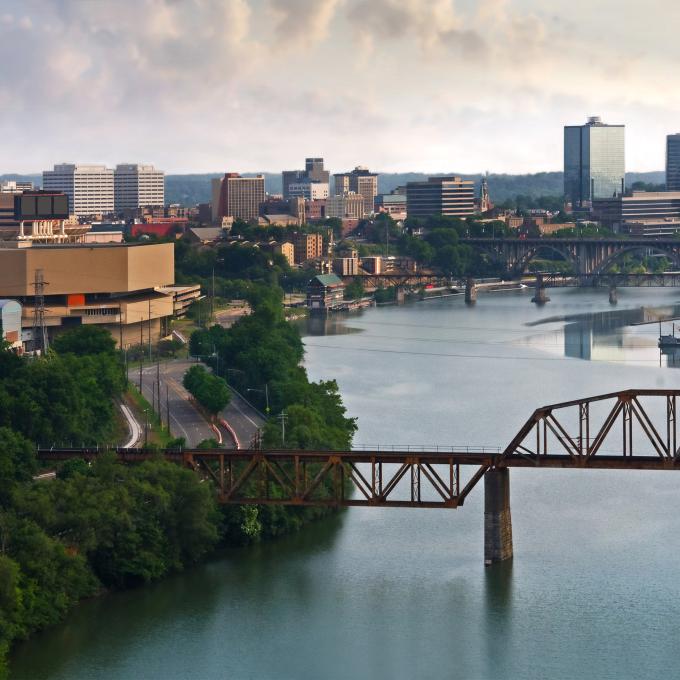 It's possible to travel by boat from downtown Knoxville to either the Gulf of Mexico or the Great Lakes. It's possible to travel by boat from downtown Knoxville to either the Gulf of Mexico or the Great Lakes.