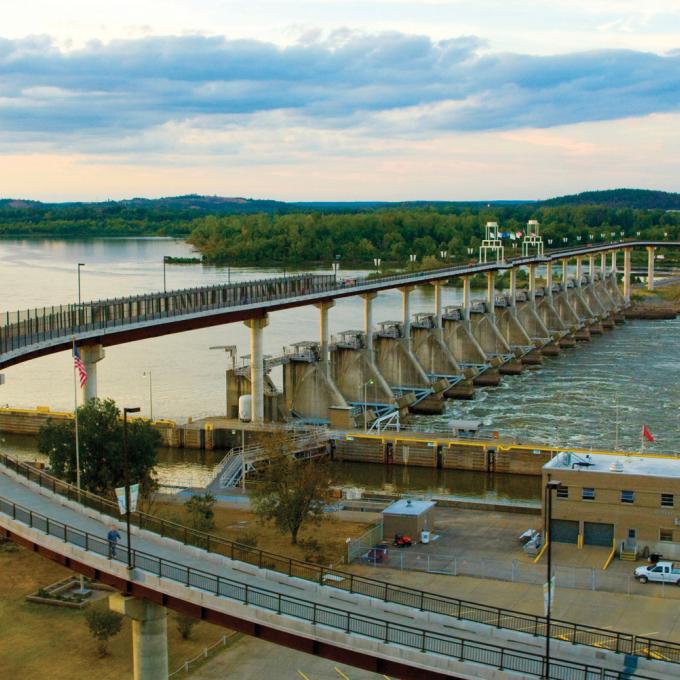 Big Dam Bridge’s impressive span Big Dam Bridge’s impressive span