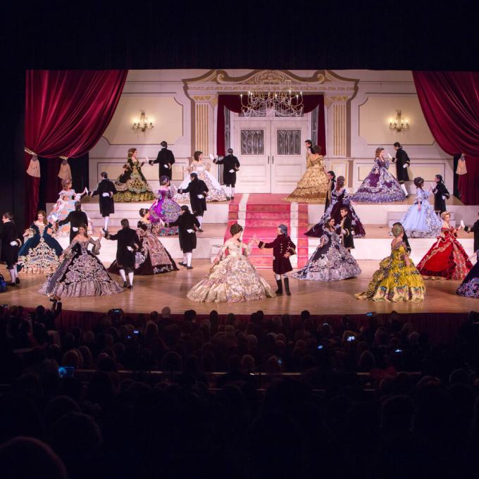 El Society of Martha Washington Pageant and Ball, que se organiza cada febrero en Laredo El Society of Martha Washington Pageant and Ball, que se organiza cada febrero en Laredo