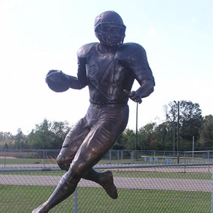 Walter Payton statue in Mississippi Walter Payton statue in Mississippi