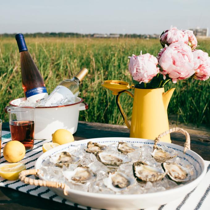 Fresh oysters paired with wine and stunning views Fresh oysters paired with wine and stunning views