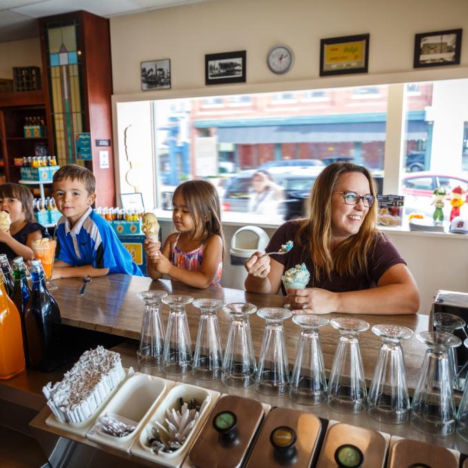 Clinton’s Soda Fountain in Independence Square Clinton’s Soda Fountain in Independence Square