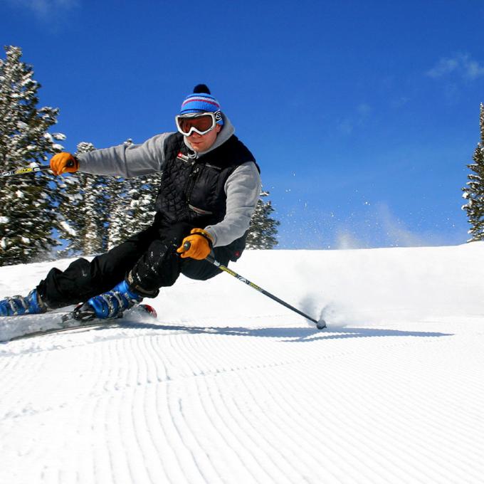 Skiing the slopes at Beaver Mountain Ski Resort Skiing the slopes at Beaver Mountain Ski Resort