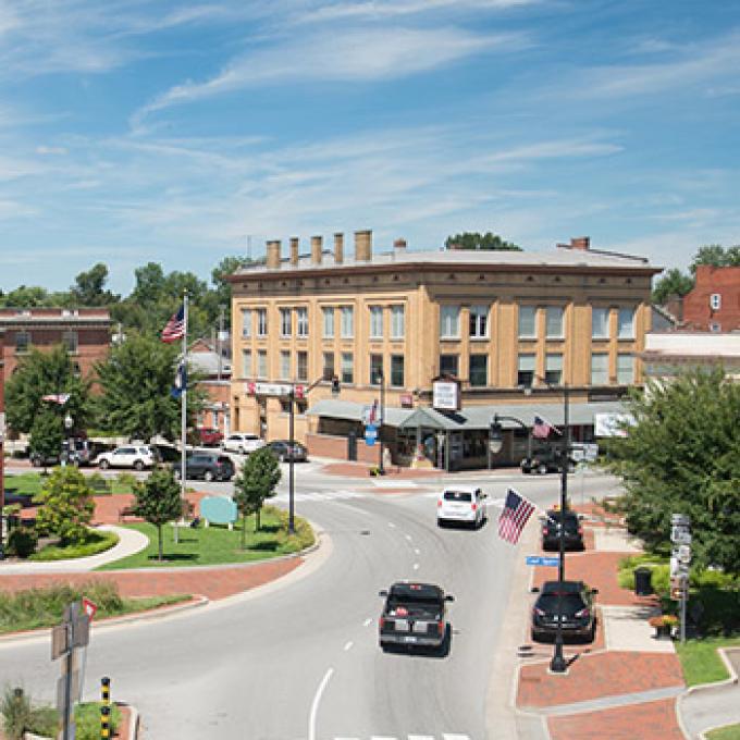 One of many scenic streets in Bardstown, Kentucky One of many scenic streets in Bardstown, Kentucky