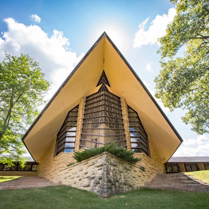 First Unitarian Society of Madison en Wisconsin, un edifico diseñado por Frank Lloyd Wright First Unitarian Society of Madison en Wisconsin, un edifico diseñado por Frank Lloyd Wright