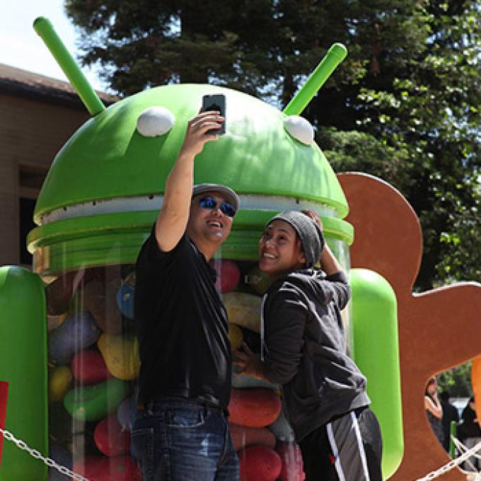 在 Google Statue Garden 塑像园和安卓机器人一起来张自拍 在 Google Statue Garden 塑像园和安卓机器人一起来张自拍