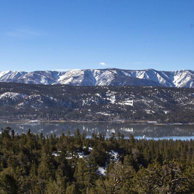 Scenic views of Big Bear Lake and the surrounding mountains in California Scenic views of Big Bear Lake and the surrounding mountains in California
