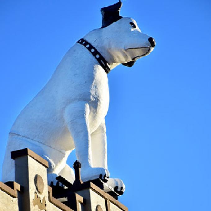 The replica sculpture of "Nipper" in Albany, New York The replica sculpture of "Nipper" in Albany, New York