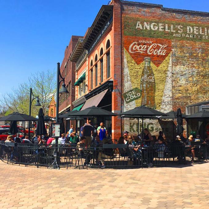 Alfresco dining in downtown Fort Collins, Colorado Alfresco dining in downtown Fort Collins, Colorado
