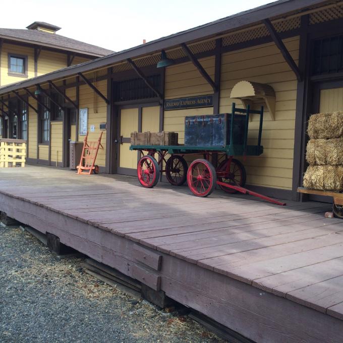 カリフォルニア州サンタクラリタの歴史あるソーガス駅 カリフォルニア州サンタクラリタの歴史あるソーガス駅