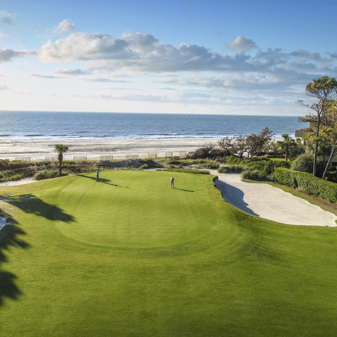 Vue sur le parcours de golf Atlantic Dunes by Davis Love III au bord de l’océan à Hilton Head Island, Caroline du Sud Vue sur le parcours de golf Atlantic Dunes by Davis Love III au bord de l’océan à Hilton Head Island, Caroline du Sud