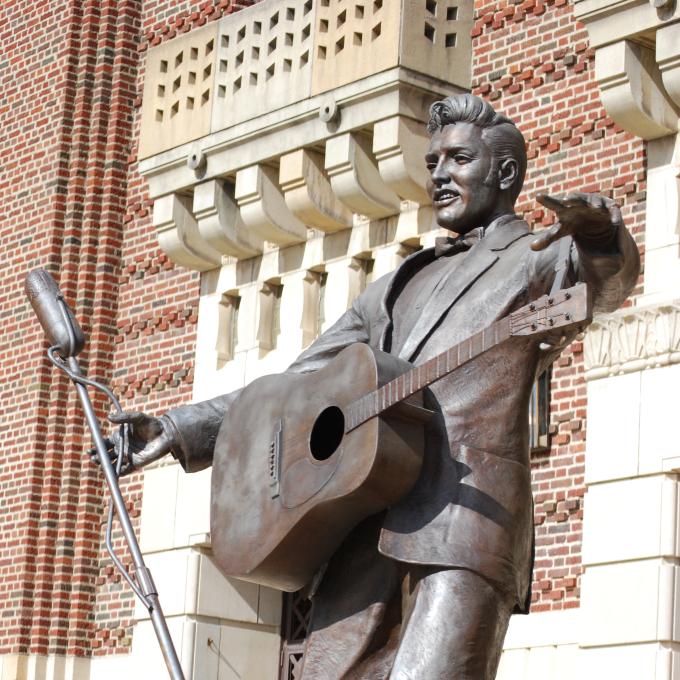 An Elvis statue commemorates The King’s days on a radio show broadcasted from Shreveport Municipal Auditorium An Elvis statue commemorates The King’s days on a radio show broadcasted from Shreveport Municipal Auditorium