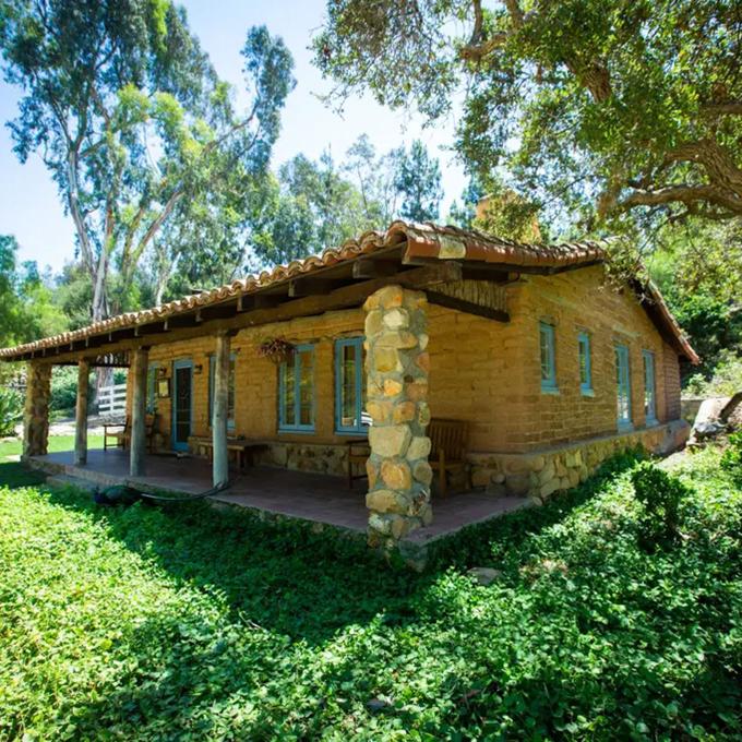 カリフォルニア州カールスバッドにあるレオ・カリージョの牧場の外観 カリフォルニア州カールスバッドにあるレオ・カリージョの牧場の外観