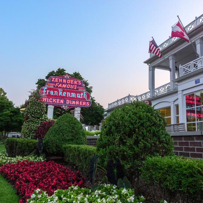 Scenic gardens outside Zehnder’s of Frankenmuth, one of the USA’s largest independently owned restaurants, in Frankenmuth, Michigan Scenic gardens outside Zehnder’s of Frankenmuth, one of the USA’s largest independently owned restaurants, in Frankenmuth, Michigan