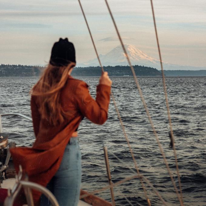View of Mount Rainier from a boat tour near Seattle, Washington