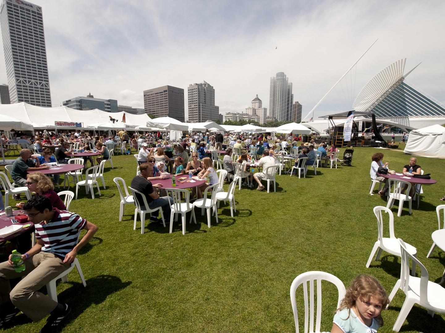 Déjeuner sur l’herbe à l’occasion du Lakefront Festival of Art Déjeuner sur l’herbe à l’occasion du Lakefront Festival of Art