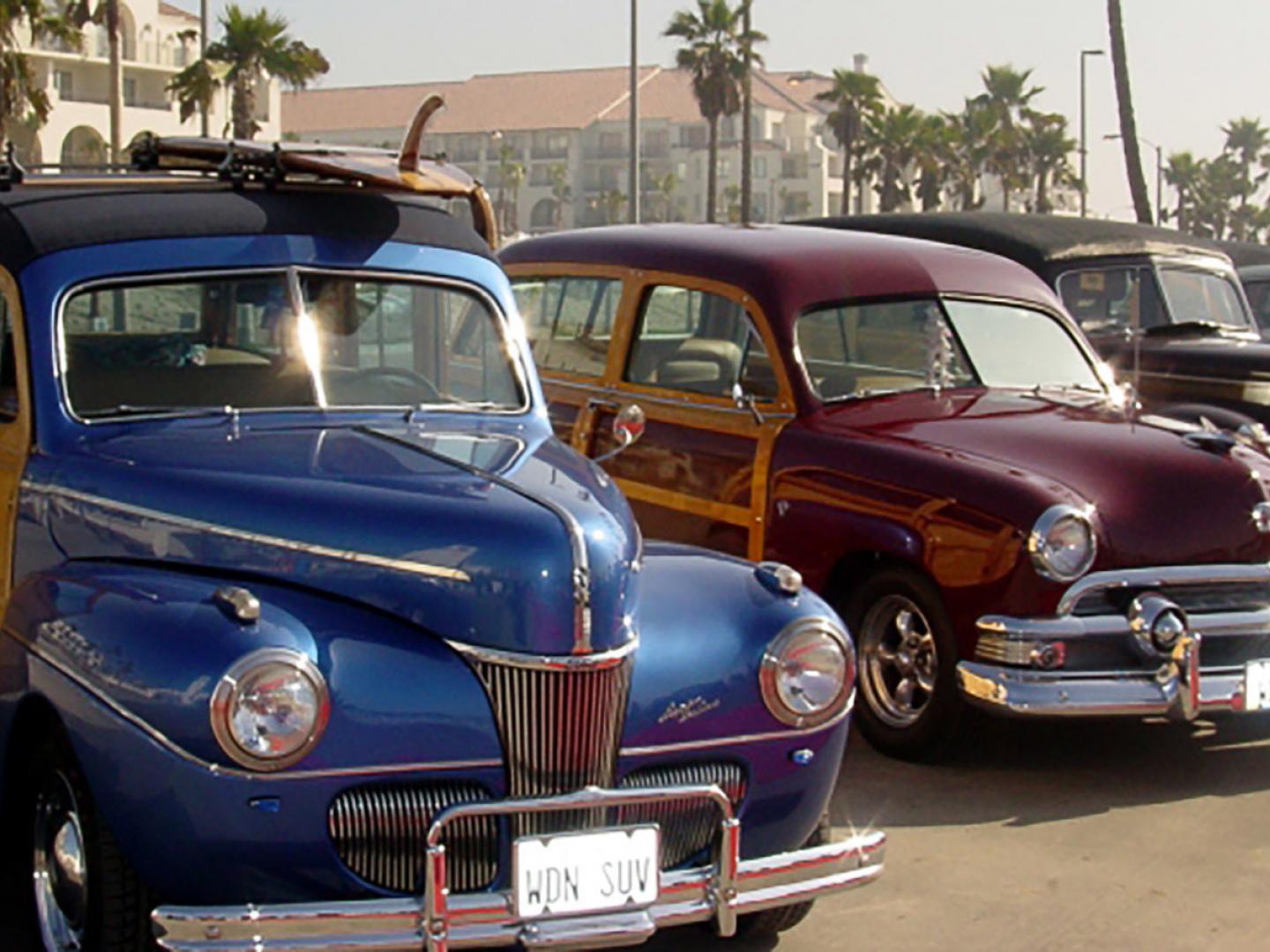 Exposition de voitures rutilantes au Beachcruiser Meet Exposition de voitures rutilantes au Beachcruiser Meet