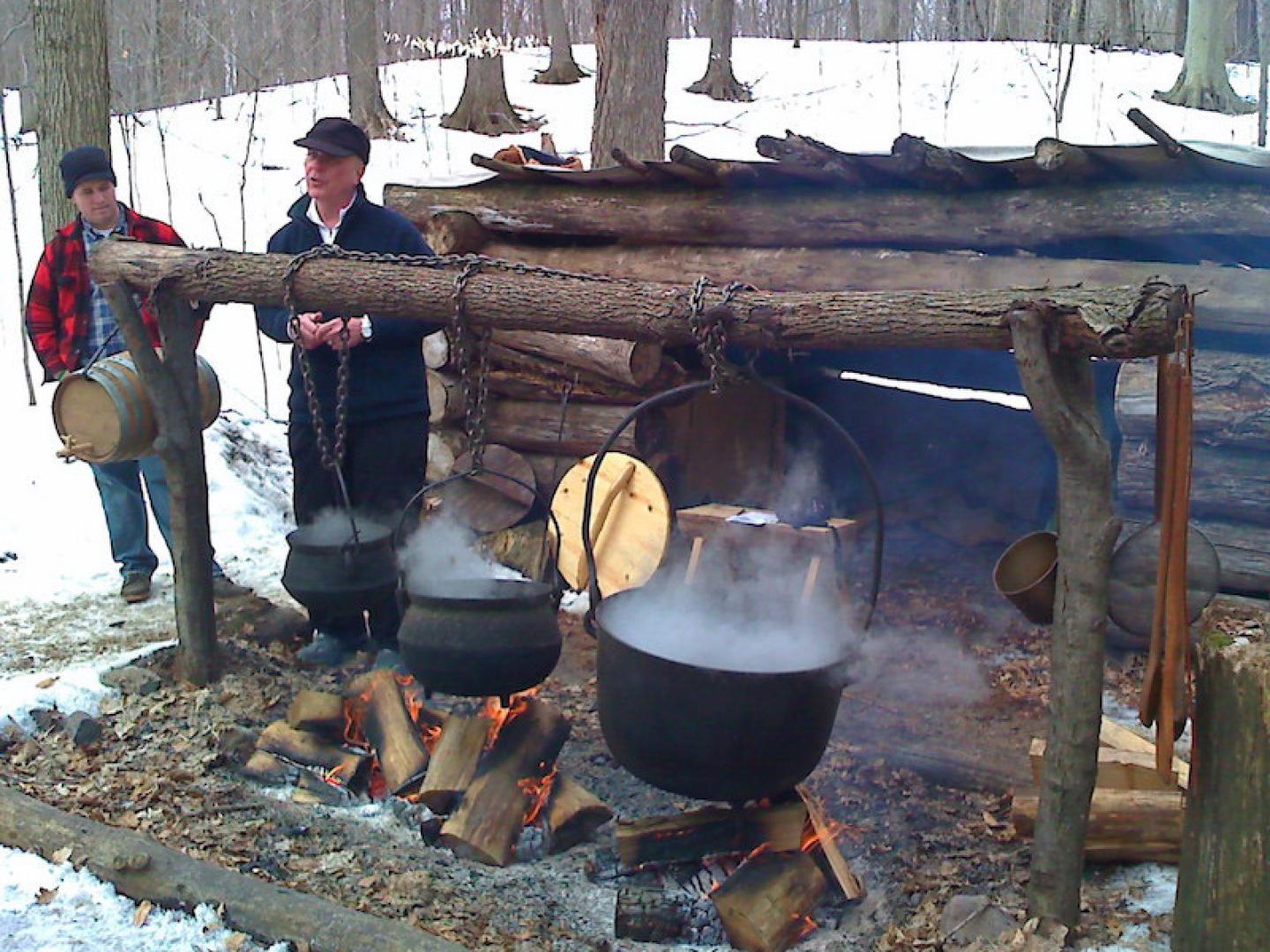 Eine Lehrstunde beim Maple Sugar Festival Eine Lehrstunde beim Maple Sugar Festival