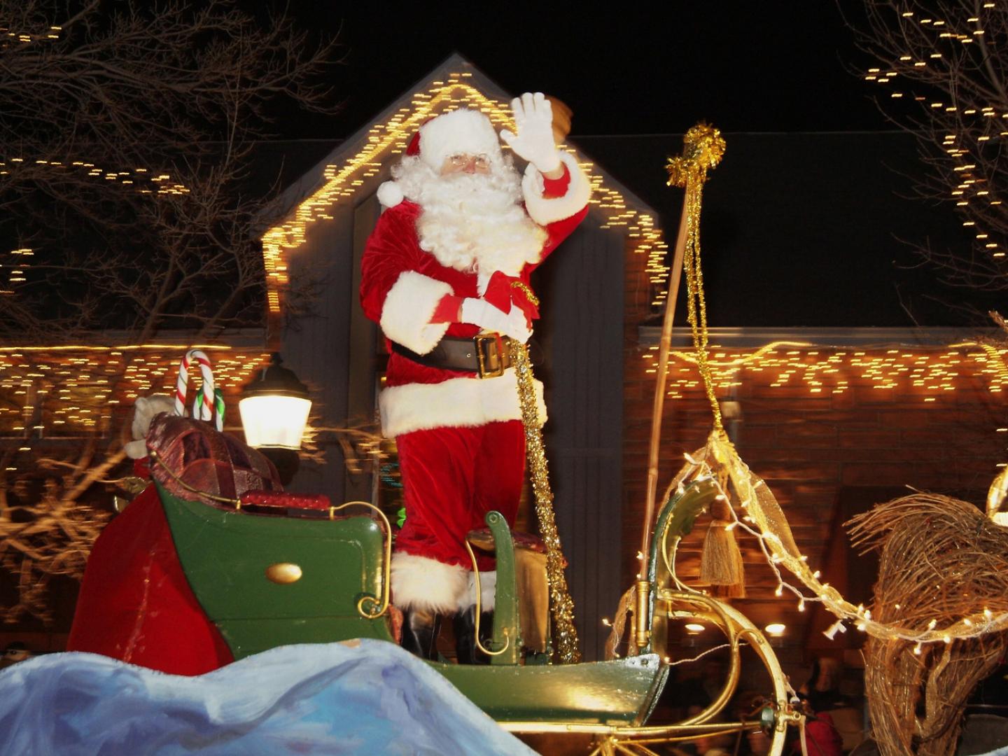 Die Catch the Glow Christmas Parade läutet in Estes Park die Weihnachtszeit ein. Die Catch the Glow Christmas Parade läutet in Estes Park die Weihnachtszeit ein.