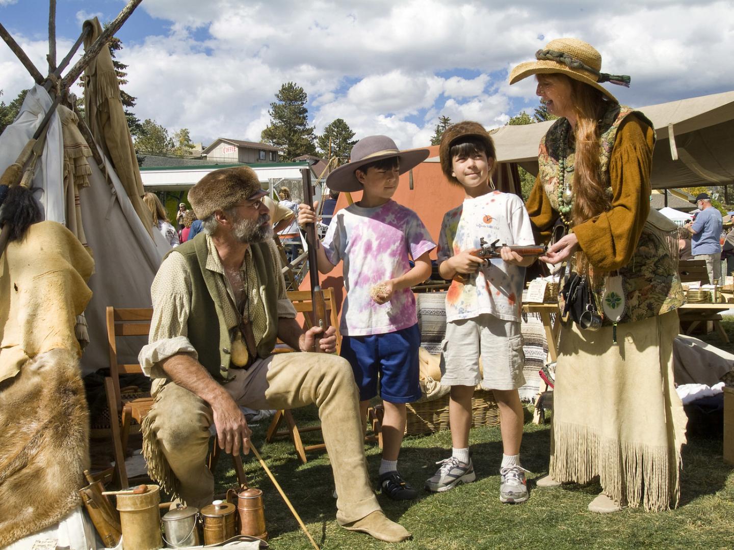 Das Elk Fest in Estes Park steht ganz im Zeichen des kulturellen Erbes und der heimischen Wapitis. Das Elk Fest in Estes Park steht ganz im Zeichen des kulturellen Erbes und der heimischen Wapitis.