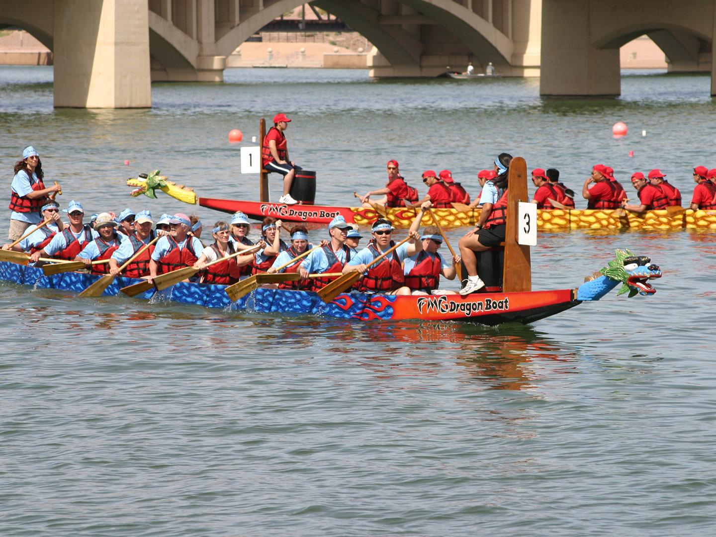 Bootsrennen beim Arizona Dragon Boat Festival in Tempe Bootsrennen beim Arizona Dragon Boat Festival in Tempe