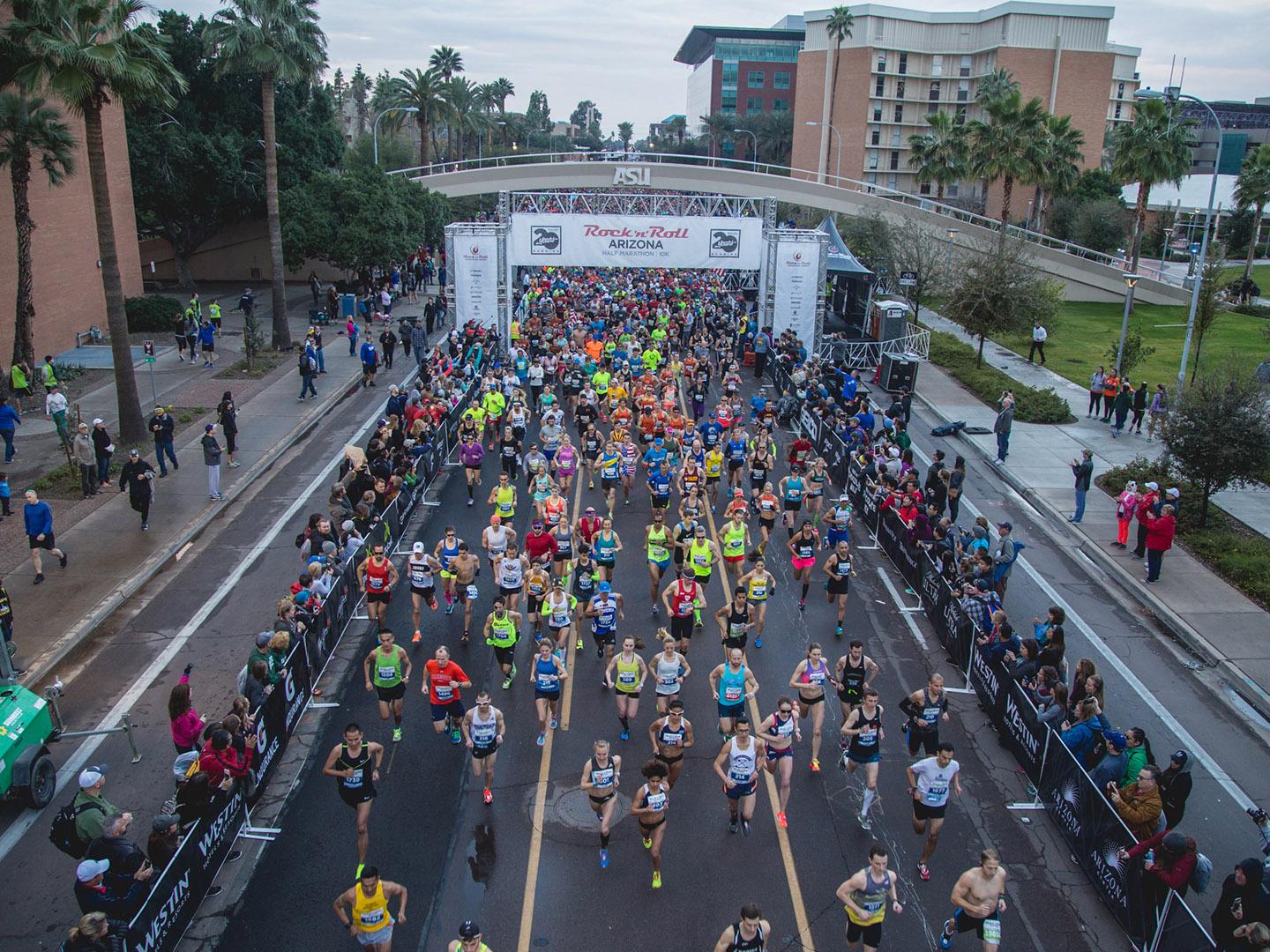 Startschuss beim Synchrony Financial Rock n' Roll Arizona Marathon & Half Marathon in Tempe, Arizona Startschuss beim Synchrony Financial Rock n' Roll Arizona Marathon & Half Marathon in Tempe, Arizona