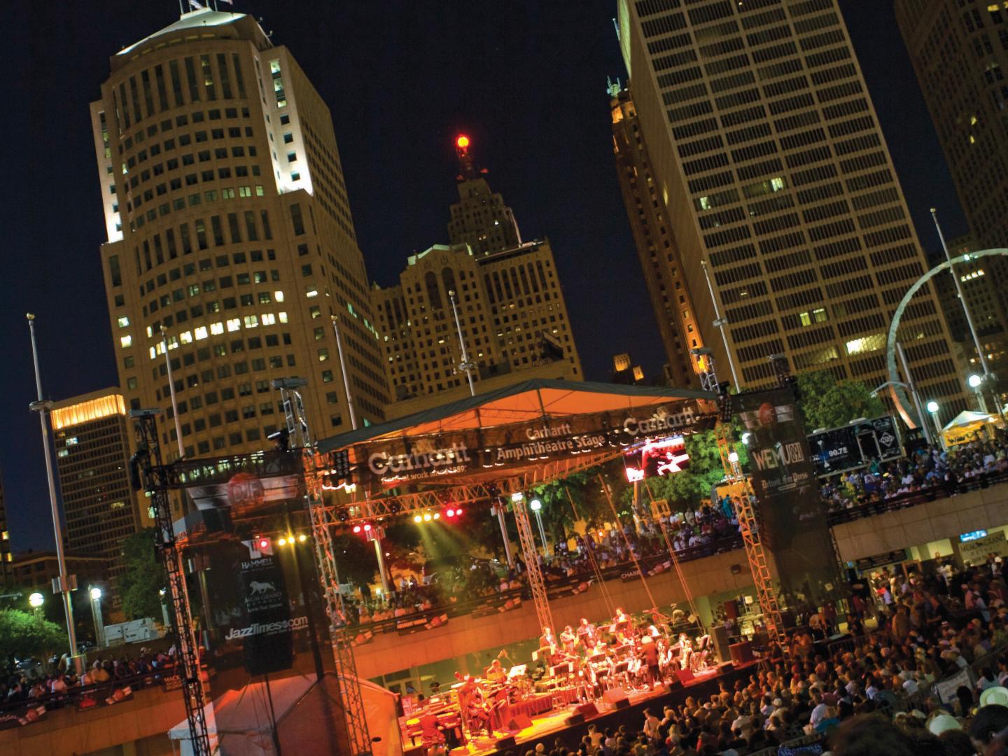 Musik unter den Sternen beim Detroit Jazz Festival Musik unter den Sternen beim Detroit Jazz Festival