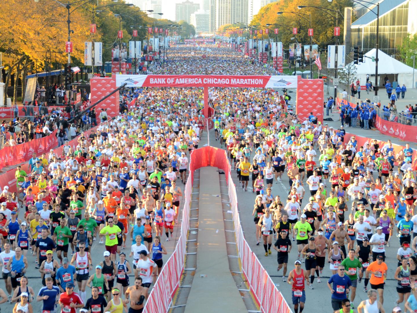 Einige der 45.000 Läufer der beim Chicago Marathon Einige der 45.000 Läufer der beim Chicago Marathon