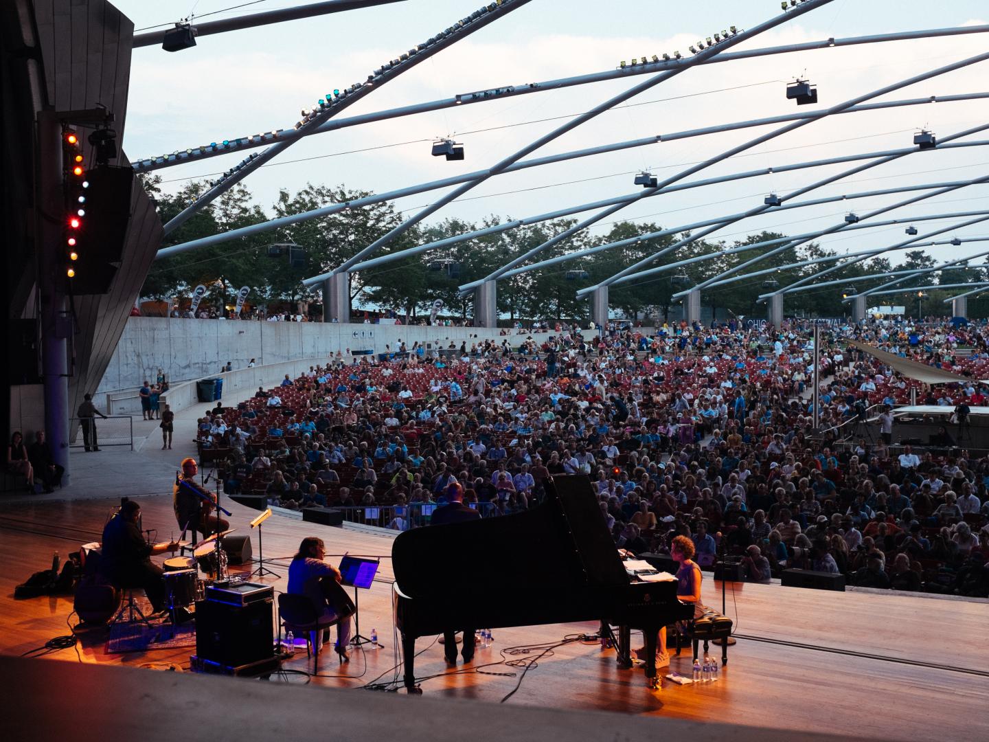 Konzert im Rahmen des Chicago Jazz Festivals am Jay Pritzker Pavilion im Millennium Park Konzert im Rahmen des Chicago Jazz Festivals am Jay Pritzker Pavilion im Millennium Park