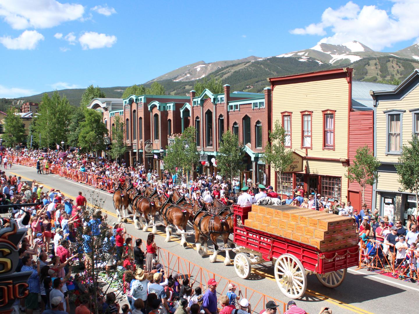 Parade zum 4. Juli im Ortskern von Breckenridge Parade zum 4. Juli im Ortskern von Breckenridge