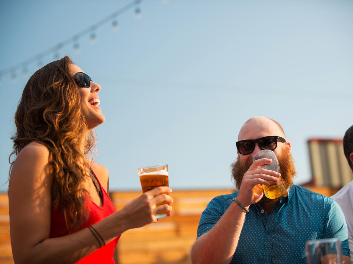 Sonnenschein und einheimisches Bier beim San Luis Obispo Craft Beer Festival Sonnenschein und einheimisches Bier beim San Luis Obispo Craft Beer Festival