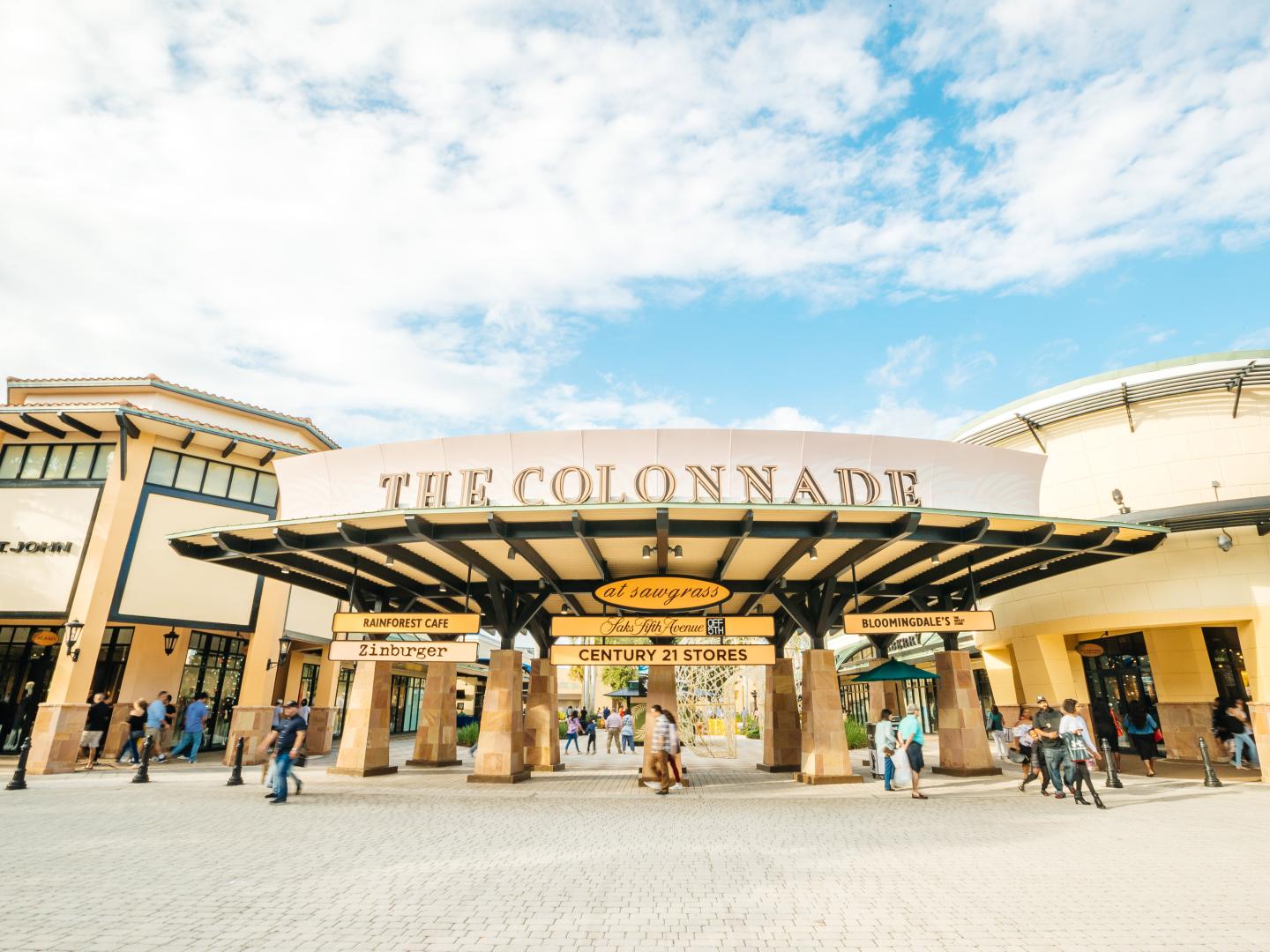 Colonnade Outlets de Sawgrass Mills à Sunrise, Floride Colonnade Outlets de Sawgrass Mills à Sunrise, Floride