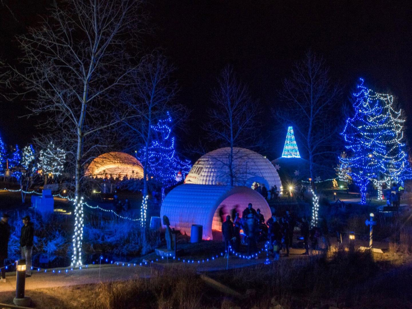 Profitez d’une ambiance festive avec les illuminations de fin d’année de l’événement Winter Wonderlights à Loveland, dans le Colorado Profitez d’une ambiance festive avec les illuminations de fin d’année de l’événement Winter Wonderlights à Loveland, dans le Colorado